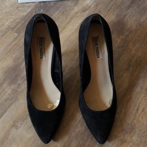 STEVE MADDEN intrude black sued heals